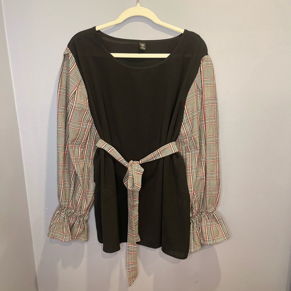 SHEIN Black and Tan Tie‎ Front Ruffled Blouse - Picture 3 of 6